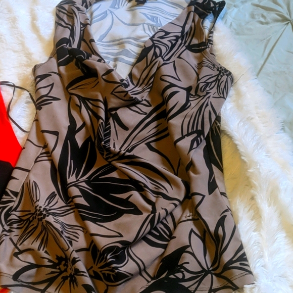 (2) EUC INC blouses - Picture 4 of 6